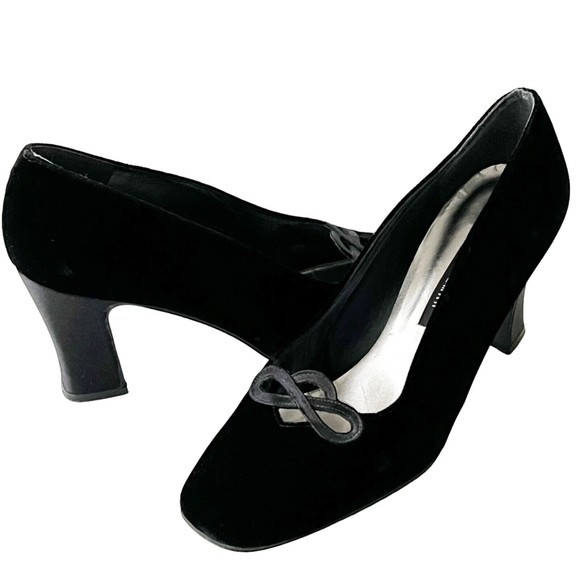 Stuart Weitzman Velvet Slip On Heels Shoes Pumps Black Square Toe Cutout Sz 8 B - Picture 1 of 12